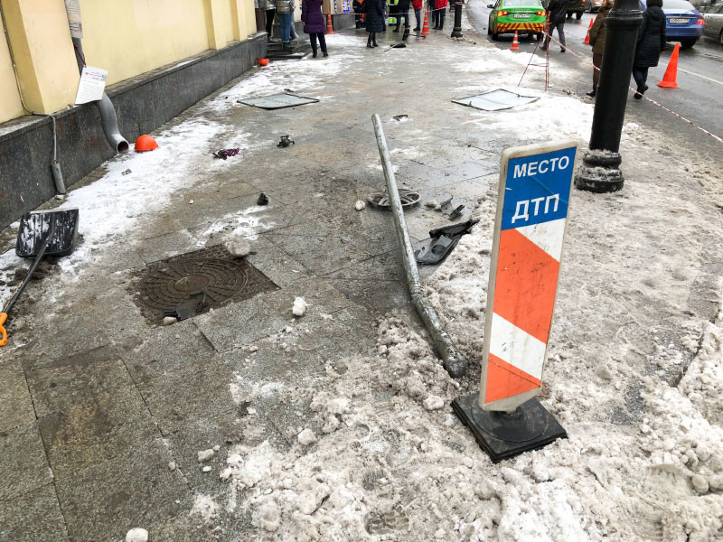 В Москве задержали таксиста, сбившего дорожных рабочих и сбежавшего с места аварии