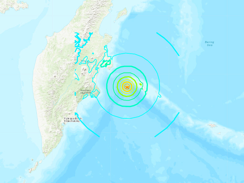 Сильное землетрясение произошло у берегов Камчатки, угрозу цунами отменили