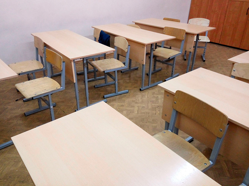 В Ленинградской области школьнику грозят отчислением и уголовным делом за паблик с "обидными картинками" про учителей