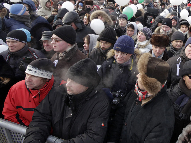 Что вызвало недовольство людей властью. Жители недовольны властью. Удержать власть фото. Недовольные люди Минск.