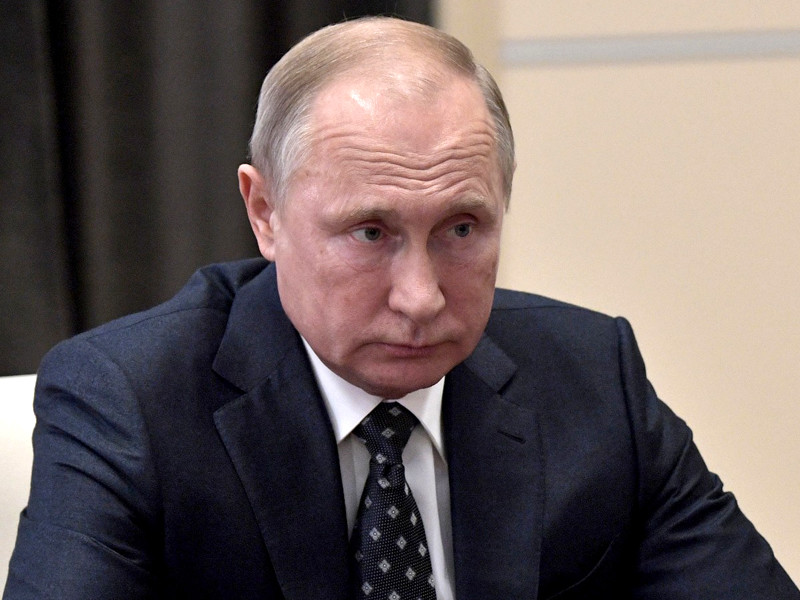 Уже несколько недель президент России Владимир Путин не принимает и не поздравляет лично с победой губернаторов, выигравших региональные выборы у ставленников Кремля