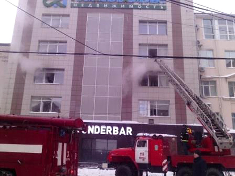 В одном из пермских бизнес-центров днем 17 января произошел пожар. Некоторые люди, спасаясь от огня и дыма, прыгали с третьего этажа. Пострадали несколько человек, двое в тяжелом состоянии