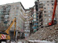 В Магнитогорске снесли стену дома, поврежденную 31 декабря в ходе обрушения перекрытий подъезда из-за взрыва

