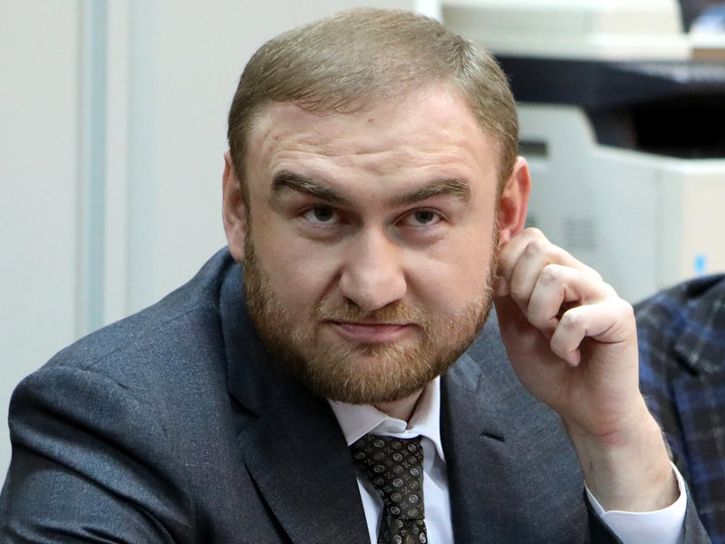 Сенатор Арашуков заявил, что заранее знал о предстоящем задержании, и пожаловался на соседство с террористом
