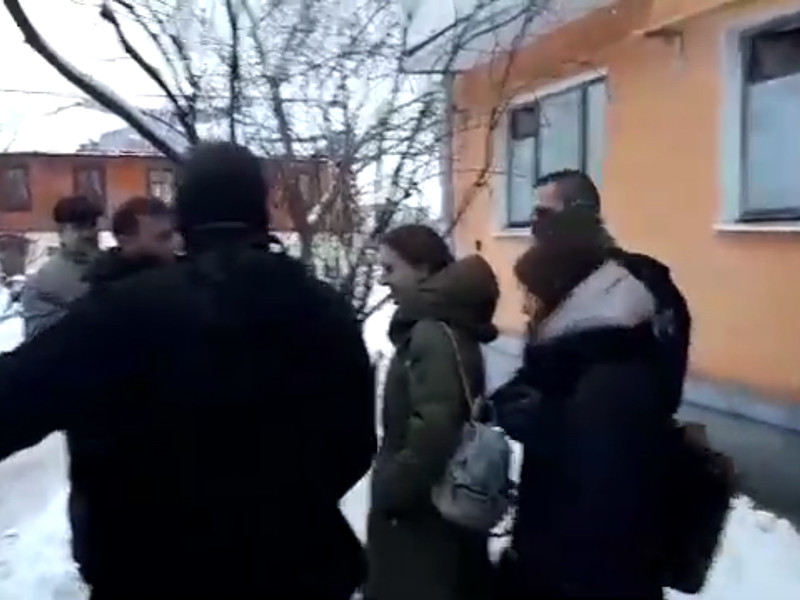 Дома у Прокопьевой 6 февраля силовики провели обыски, журналистку задержали по подозрению в "публичных призывах к осуществлению террористической деятельности" (ч. 2 ст. 205.2 УК РФ)