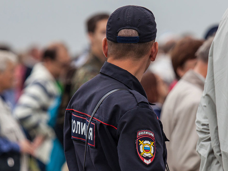 Мэрия Москвы собирается заказать для полицейских очки с распознаванием лиц. Новинку публично презентуют на выставке "Интерполитех" в октябре. Сейчас технология тестируется в городской системе видеонаблюдения