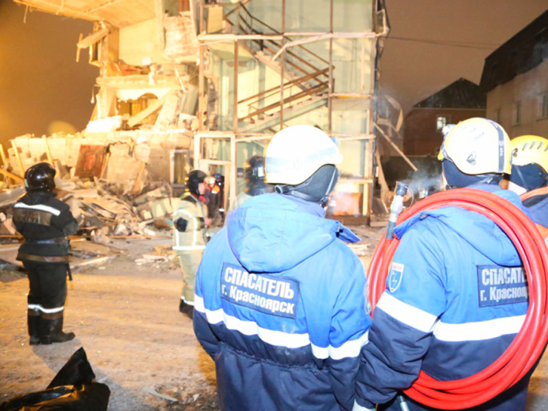 Число жертв при взрыве бытового газа в многоэтажном доме в Красноярске увеличилось до двух