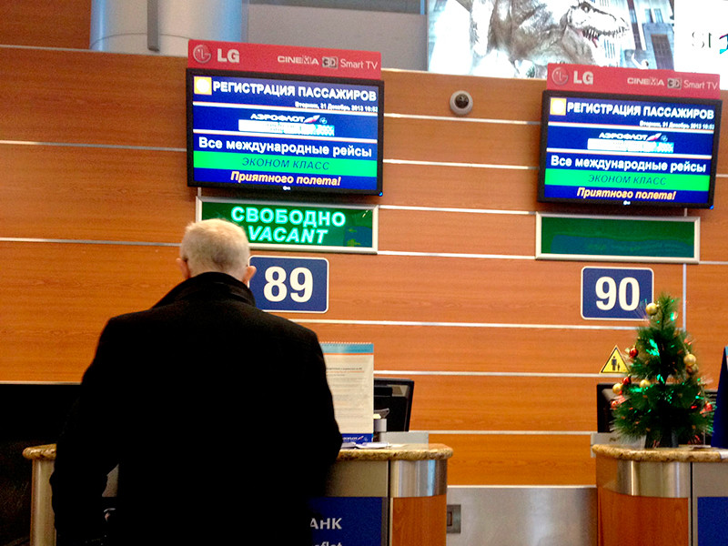 В России разрешили пропускать пассажиров на борт самолета по электронным посадочным талонам
