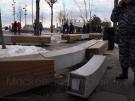 В парке "Зарядье" девятилетнюю девочку придавило бетонной плитой