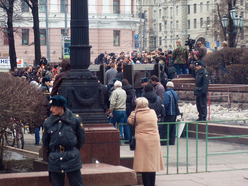 "Левада-Центр": большинство россиян не хотят выходить на митинги и согласны лишь на "тихий" протест
