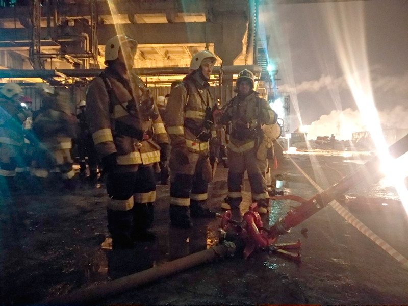 Ликвидирован пожар на нефтеперерабатывающем заводе в Самарской области

