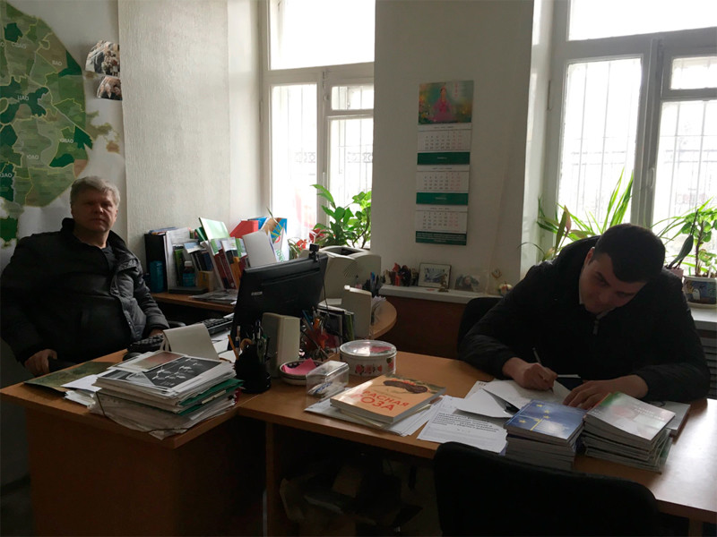 В московском отделении партии "Яблоко" полицейские ищут экстремистскую литературу про реновацию