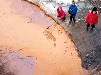 В страдавшем зимой от смога башкирском Сибае новый сюрприз: река Карагайлы стала оранжевой (ВИДЕО)