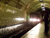 Шагнувший под поезд на станции метро "Перово" в Москве подросток погиб Шагнувший под поезд на станции метро "Перово" в Москве подросток погиб