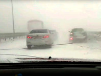Из-за снега, обледеневших дорог и низкой видимости в Санкт-Петербурге произошло большое количество ДТП, несколько из них были массовыми
