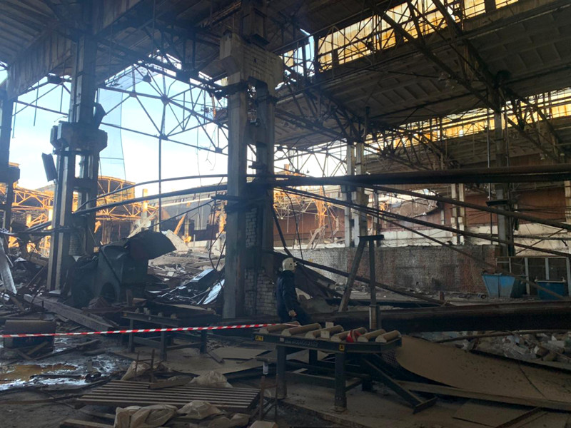 В Нижегородской области при проведении работ по демонтажу металлоконструкций в цехе завода "Дзержинскхиммаш" произошло обрушение стены