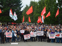 Планы по повышению пенсионного возраста вызвали многочисленные акции протеста по всей стране, большая часть из них их была организована КПРФ, "Справедливой Россией" или профсоюзами