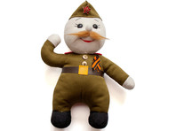 Многим показалось, что усатый солдат похож на куклу вуду или на персонажа скетч-шоу "Деревня дураков". Позже игрушка пропала из продажи