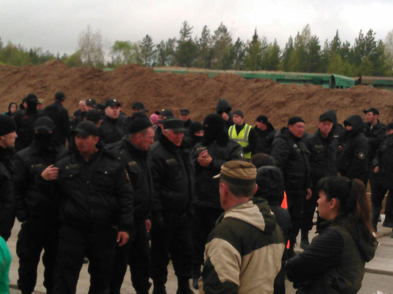 В Архангельской области охранники избили протестующих против строительства мусорного полигона возле железнодорожной станции Шиес