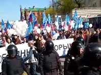 В Питере ОМОН разогнал первомайское шествие за лозунг "Путин не вечен" и "Петербург против ЕДРА", десятки задержанных (ФОТО)