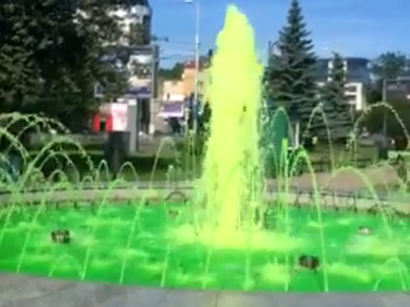 Фонтан в Калининграде забил зелеными струями: власти опровергли причастность инопланетян