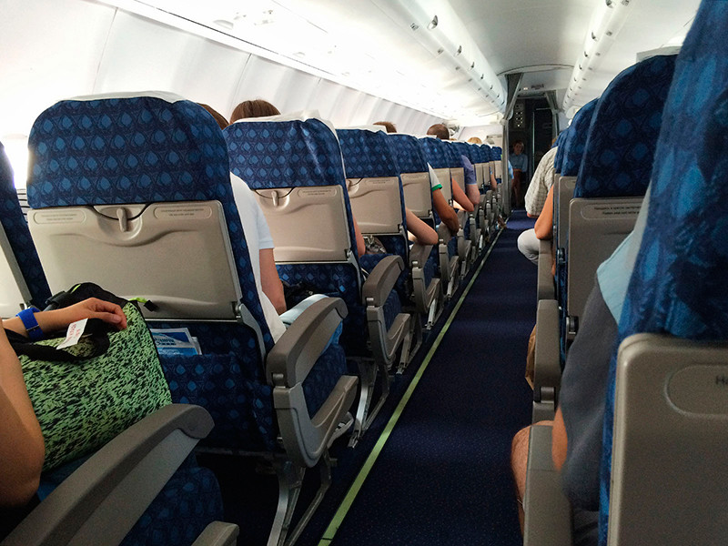 Пассажиры самолета "Аэрофлота" Sukhoi Superjet 100, который накануне вернулся в аэропорт Ульяновска по техническим причинам, вылетели в воскресенье утром в Москву рейсом "Аэрофлота" на Airbus A320
