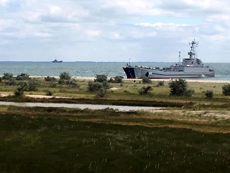 У побережья Крыма появился украинский морской спецназ, который провел рядом с полуостровом учения. В них был задействован средний десантный корабль "Юрий Олефиренко"