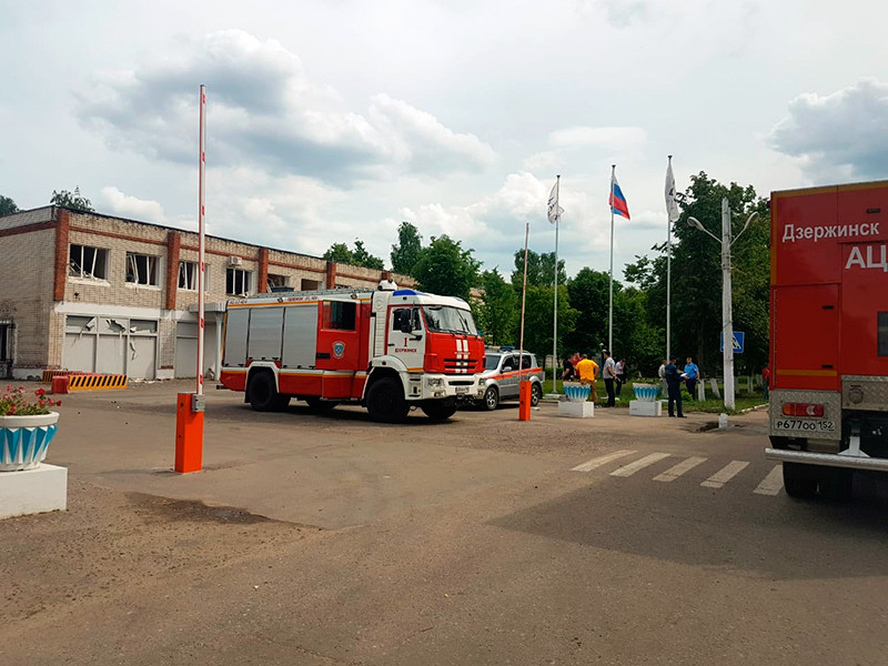 В Дзержинске Нижегородской области объявлен режим чрезвычайной ситуации после взрывов на ГосНИИ "Кристалл"


