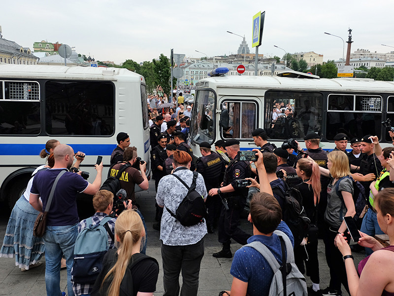 "ОВД-Инфо" сообщило о массовых визитах полицейских к жителям Подмосковья, выходившим на марш в поддержку Ивана Голунова
