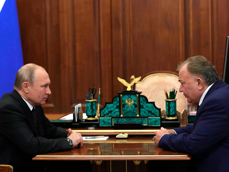 Владимир Путин провел встречу с Махмуд-Али Калиматовым, в ходе которой сообщил о решении назначить его временно исполняющим обязанности главы Республики Ингушетия