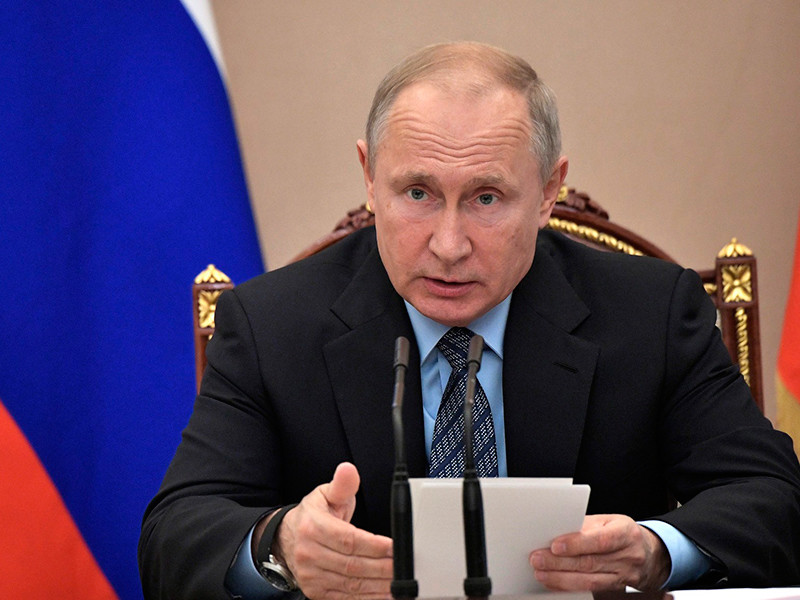 Президент России Владимир Путин продлил действие продуктового эмбарго в отношении стран, принявших в 2014 году антироссийские санкции в ответ на присоединение Крыма и действия РФ на Донбассе