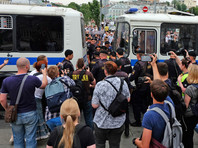 Несанкционированная акция в поддержку журналиста интернет-издания "Медуза" Ивана Голунова прошла в центре Москвы 12 июня