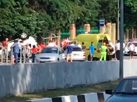 В Сочи автомобиль после ДТП снес остановку с детьми: один ребенок погиб
