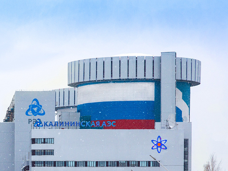 На Калининской атомной электростанции (АЭС) в Тверской области отключены от сети три энергоблока. Об этом сообщил "Росэнергоатом", на данные которого ссылается РИА "Новости". Об отключении трех энергоблоков также сообщает ТАСС со ссылкой на Единую диспетчерскую службу МЧС