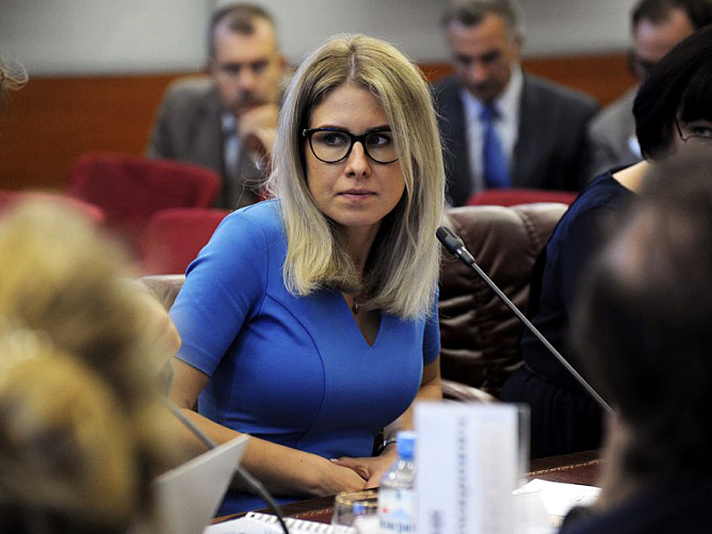 Мосгоризбирком повторно отказал Соболь в регистрации кандидатом в Мосгордуму, отклонив чемодан доказательств. Она продолжает голодовку