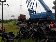 Сход 23 вагонов с углем поезда Воркута - Череповец произошел 22 июля из-за размыва пути
