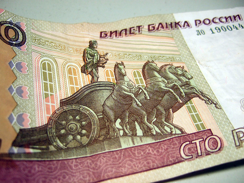 На данный момент действует норма 2002 года, согласно которой в сутки командировочному служащему полагается 100 рублей