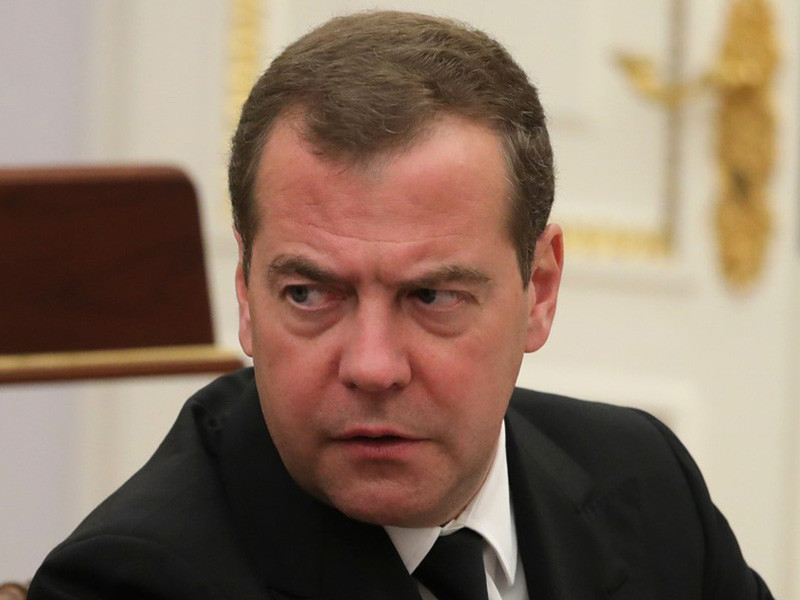 Глава правительства РФ Дмитрий Медведев решительно потребовал навести порядок в поиске исполнителей госконтрактов на конкурсной основе