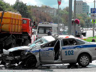 В Москве один полицейский погиб в ДТП с грузовиком, другой - госпитализирован с травмами