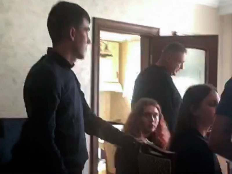 Силовики пришли с обысками к студенту ВШЭ Егору Жукову в отсутствие его родителей и адвокатов
