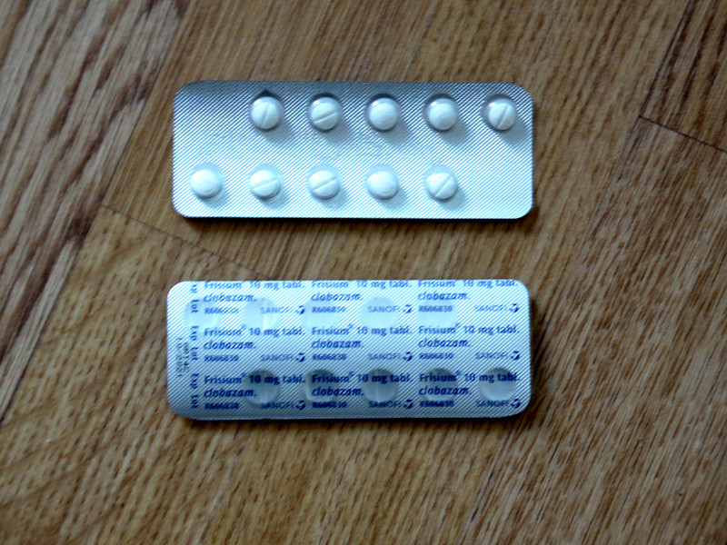 В Минздраве сообщили, что Российская противоэпилептическая лига оценит эффективность "Фризиума" и подготовит экспертное заключение "в том числе о возможности замены этого препарата комбинациями зарегистрированных препаратов"

