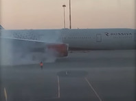 Самолет авиакомпании "Россия", выполнявший рейс 6281 Москва - Владивосток, прервал накануне вылет из аэропорта "Шереметьево" из-за задымления в одном из двигателей
