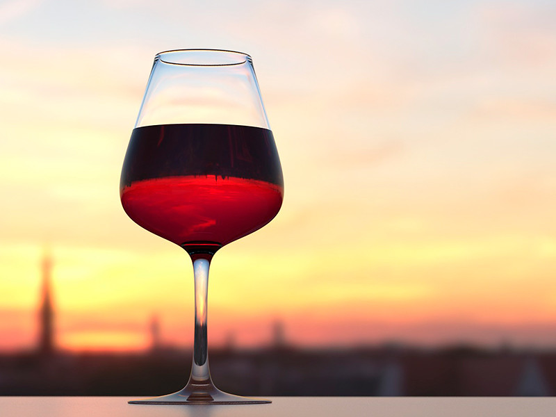 Женщины могут выпить 200 мл вина крепостью около 12%