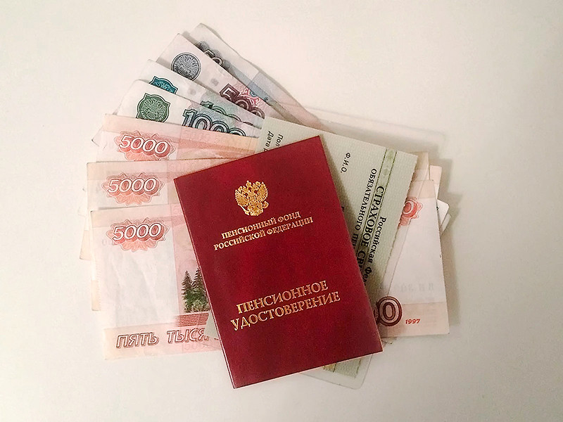 СКР завел дело о мошенничестве с пенсионными накоплениями полумиллиона россиян