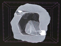 По словам специалистов, изучивших находку, это первый подобный алмаз за всю историю мировой алмазодобычи