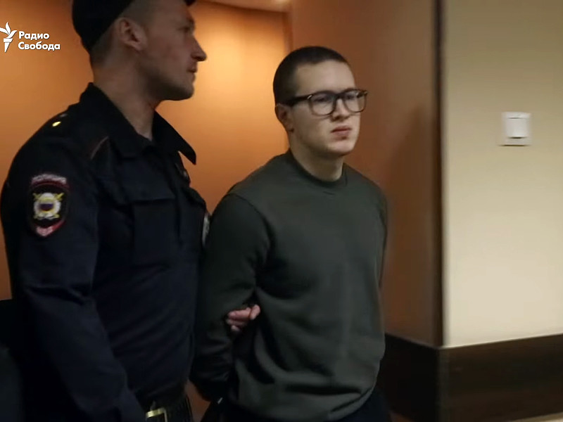 Левый активист и антифашист Виктор Филинков был арестован в Санкт-Петербурге в январе 2018 года. 25 января Дзержинский районный суд Петербурга арестовал его по подозрению в участии в террористическом сообществе (часть 2 статьи 205.4 УК)