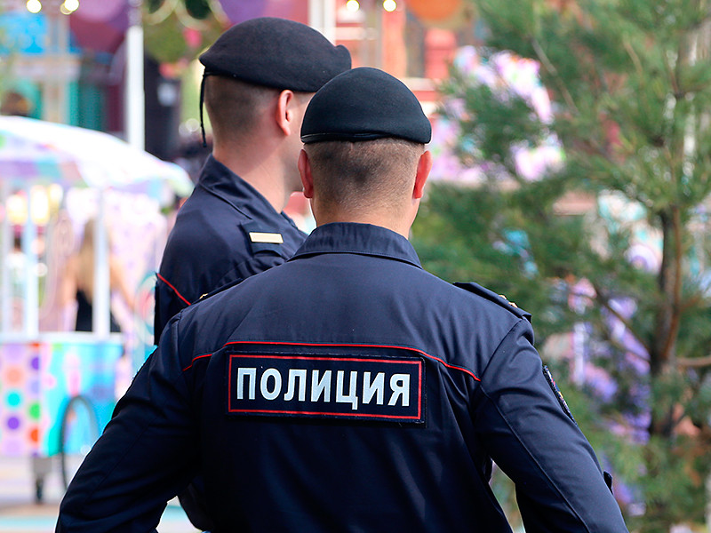 ВЦИОМ провел опрос среди взрослого населения России и выяснил, что 68% граждан готовы сотрудничать с полицией, сообщая информацию о поведении "соседа" - третьего лица