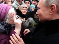 После церемонии открытия памятника Даниилу Гранину Владимир Путин пообщался с жителями Санкт-Петербурга