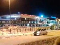 Пассажирский самолет Superjet 100 авиакомпании "Ямал", у которого возникли проблемы с двигателем, приземлился в аэропорту "Рощино" в Тюмени
