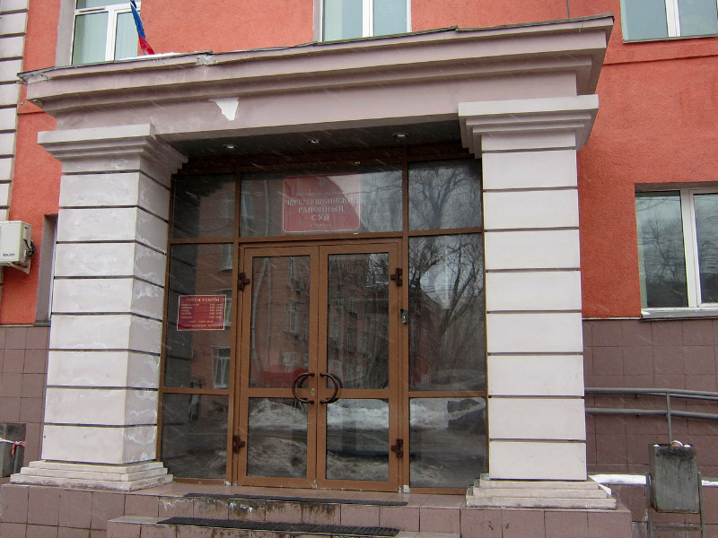 В Москве и Петербурге второй день подряд эвакуируют суды из-за угроз взрыва
